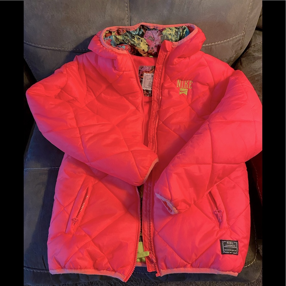 Nike jacket. Excellent condition. Girls size Large